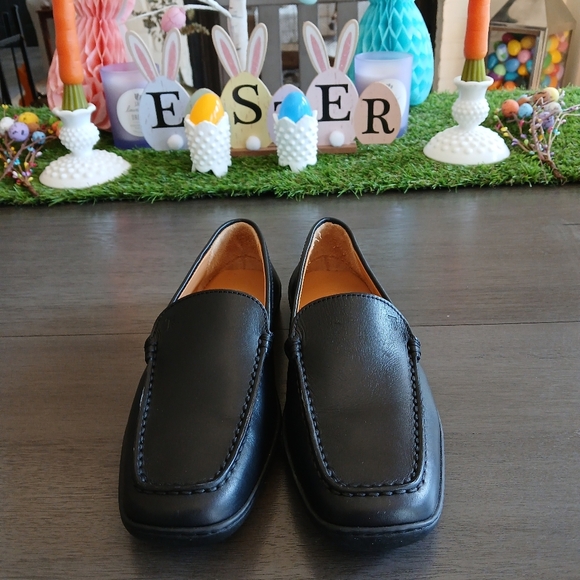 Tods NWOT Leather Loafers Woman Size 6.5 - Picture 2 of 8